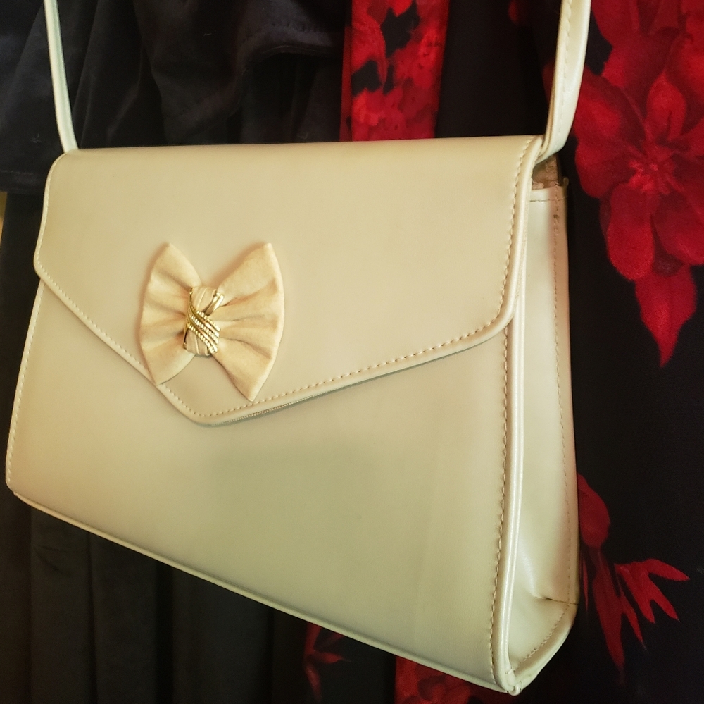 💕Host Pick💞04/2026Vintage ivory clutch purse NWOT